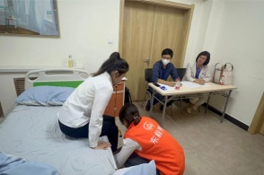 北漂家政女工的自我救贖之路:寫作、畫畫,56歲要為自己活一回|從她說起