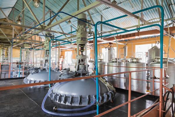 罐體設備在日用化工專用設備中的關鍵作用